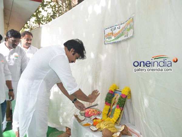 పాక్ను నిలదీసిన పవన్ పాక్ను నిలదీసిన పవన్