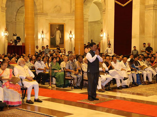 100శాతం మహిళలు వాడాలన్నదే అతని ఆశయం!: