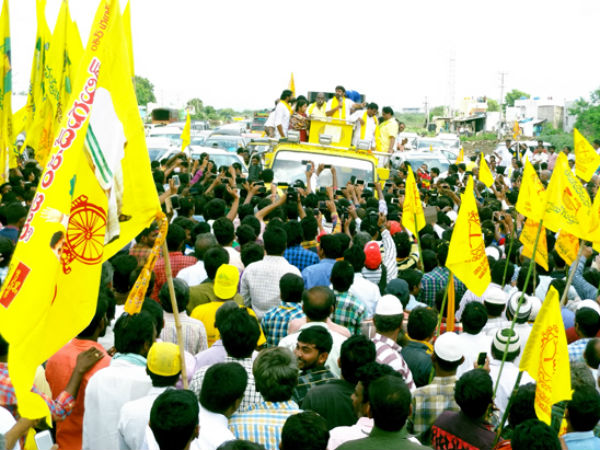 అభివృద్ధికి అడ్డుగా వైసీపీ..