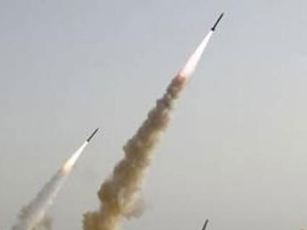 దాడులను చూపిస్తూ: