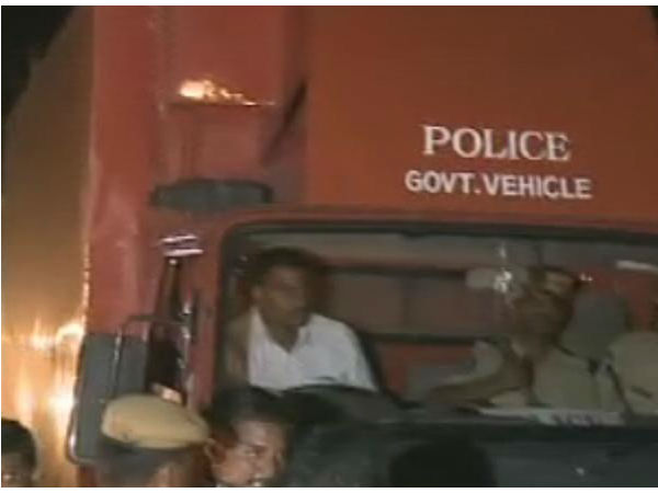 వైసిపి నేతలు రావడంతో ఉద్రిక్తత