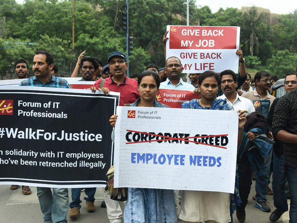 పనితీరు బాగాలేదని.... పనితీరు బాగాలేదని....