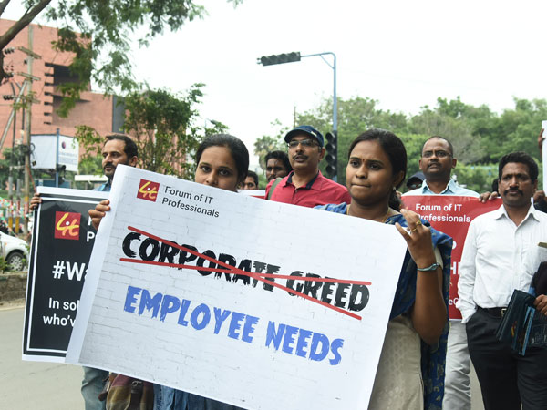 తెలంగాణ ప్రభుత్వానికీ నోటీసులు... తెలంగాణ ప్రభుత్వానికీ నోటీసులు...