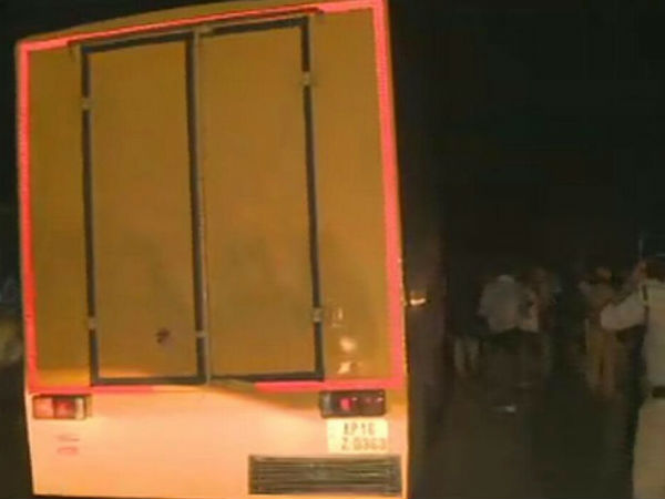 వైసిపి విచ్చలవిడిగా డబ్బులు పంచుతున్నా