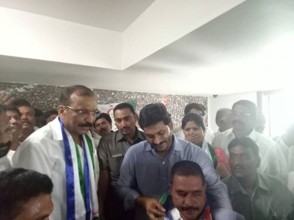 అన్ని వర్గాలకు బెదిరింపు