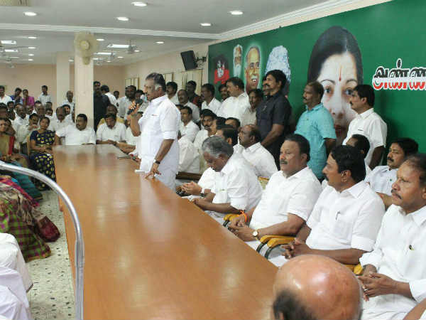 నాపై భారం తొలగిపోయింది: పన్నీరుసెల్వం