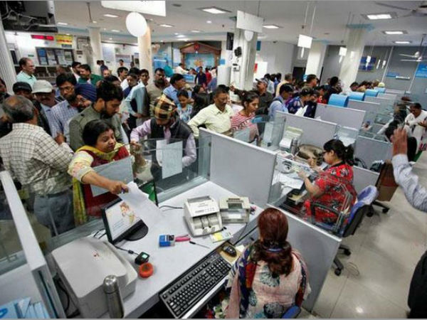 సామాజిక ఫించన్ ఖాతాలపైనా చార్జీల భారం