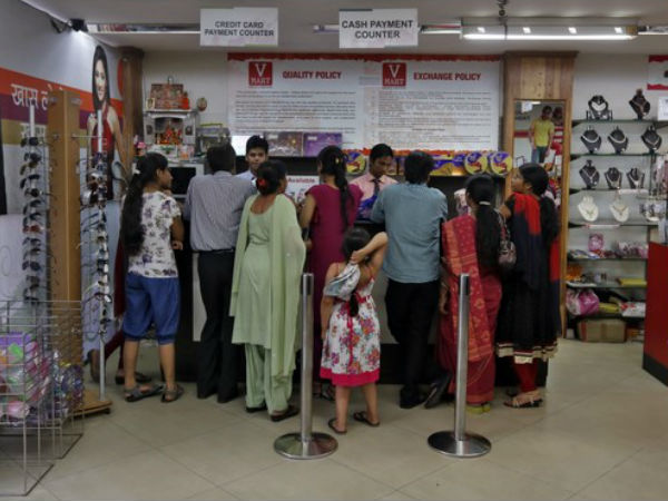 ఒక్కో బ్యాంకు ఒక్కోరకం ఫీజు