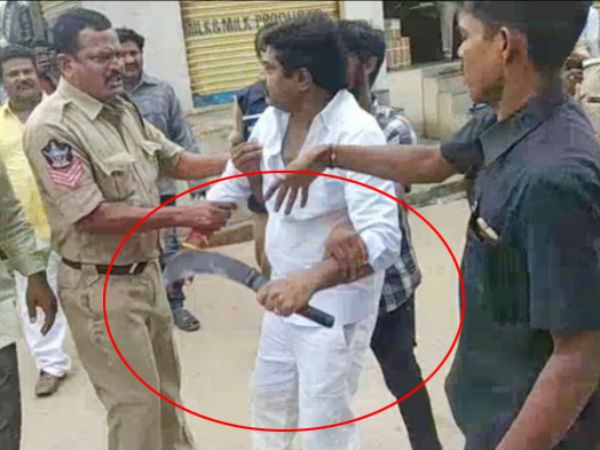 ఇదేమిటని ప్రశ్నిస్తే మీ సంగతి చూసేందుకే వచ్చామని