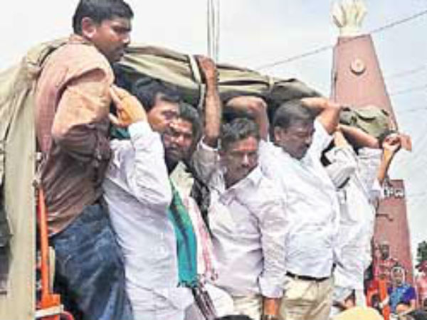 వైఎస్ఆర్ కాంగ్రెస్, టీడీపీ నేతల నిరసన