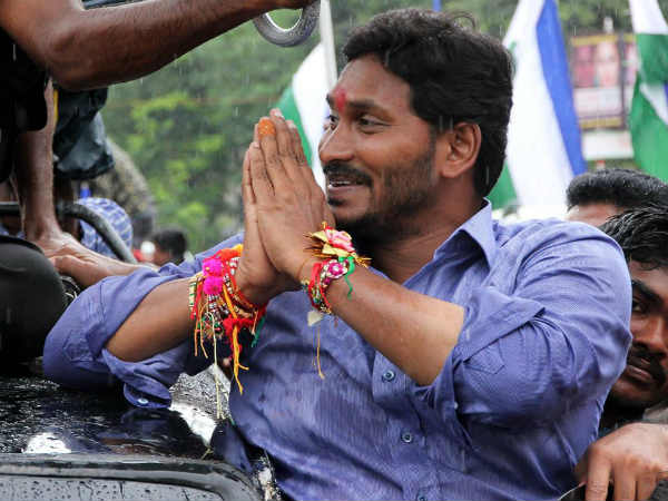 జగన్ పైన మంత్రుల విమర్శలు