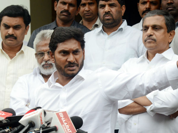 అక్కడ డేరా బాబా... ఇక్కడ జగన్ బాబా