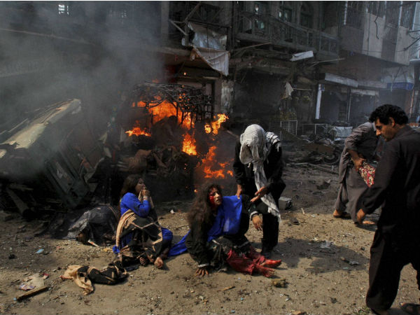 30 injured in 'explosives-laden truck' blast at Lahore's Band Road 30 injured in 'explosives-laden truck' blast at Lahore's Band Road