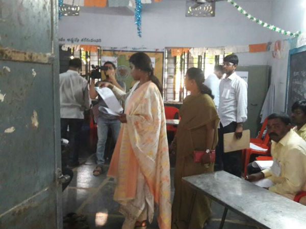 మౌనిక దూకుడు కలిసివచ్చింది