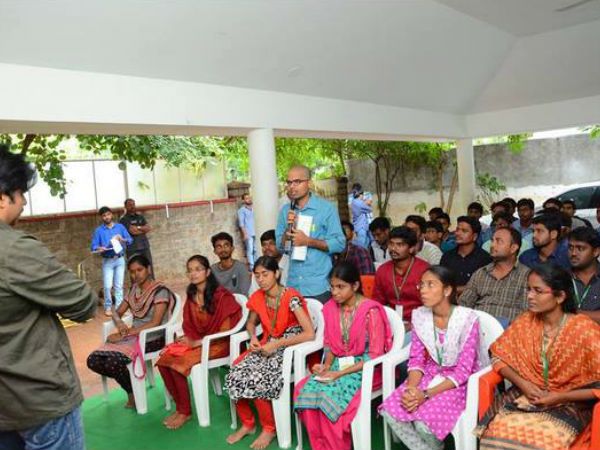 ప్రతిభకు పట్టం కట్టాలి..