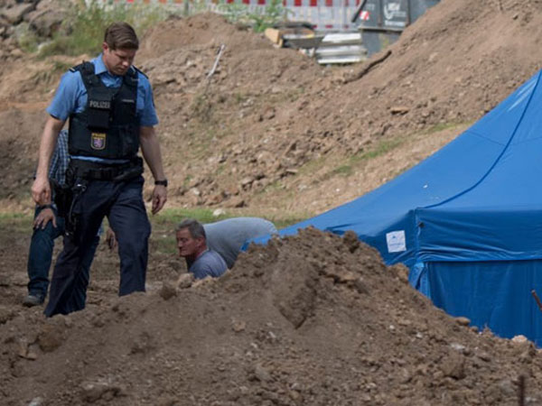 WWII Bomb 'Blockbuster' Uncovered In Frankfurt, Prompts Evacuation Of 70,000 People WWII Bomb 'Blockbuster' Uncovered In Frankfurt, Prompts Evacuation Of 70,000 People