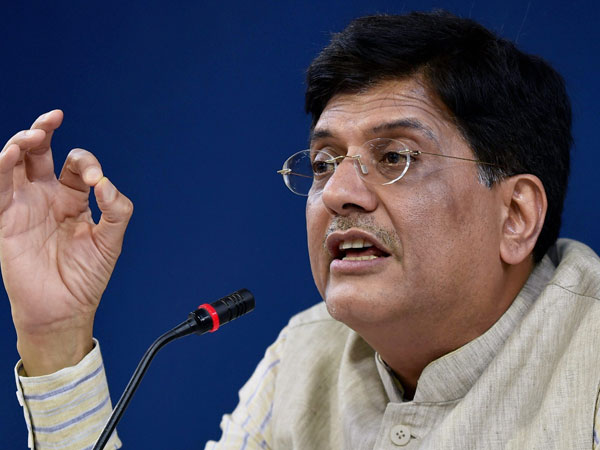 పీయూష్ గోయల్ కు పదోన్నతి, రక్షణ శాఖకు జైట్లీ...