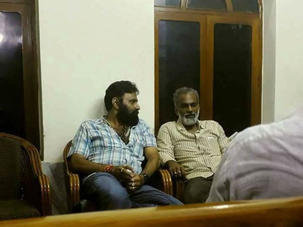 అభిమానుల ఆందోళన: అభిమానుల ఆందోళన: