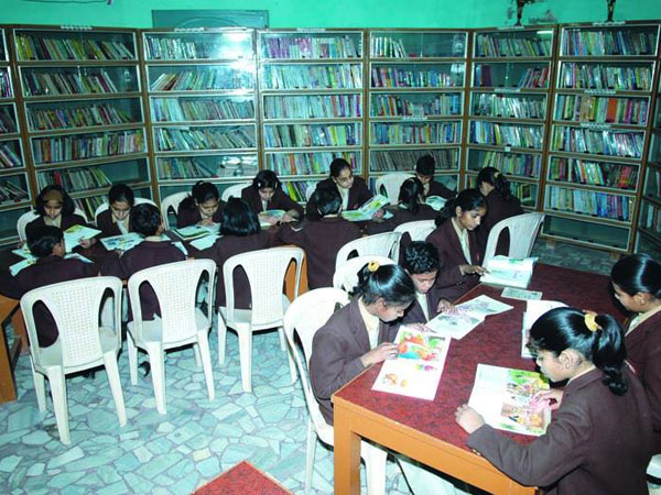 తల్లిదండ్రుల ఆందోళన: