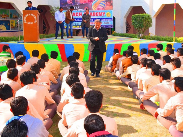 విద్యార్థినులను కలవనీయకుండా!: