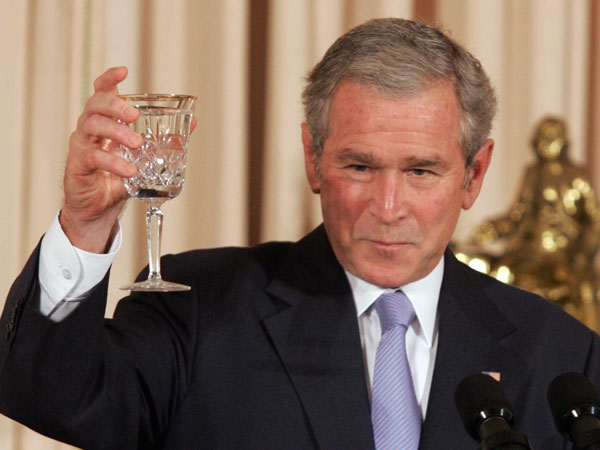 2006లో బుష్ ఇలా మెక్సికో సరిహద్దుల్లో ఫెన్సింగ్‌కు ఆదేశం