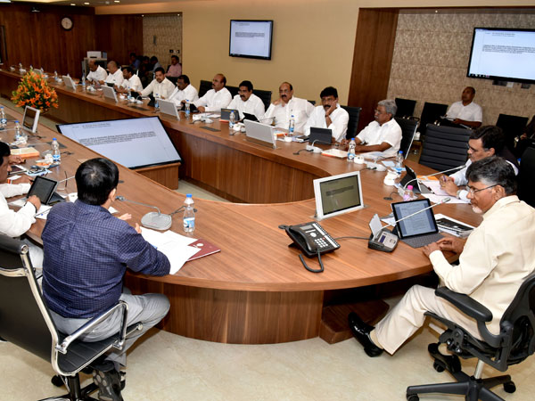 మారువేషంలో వెళ్లండి