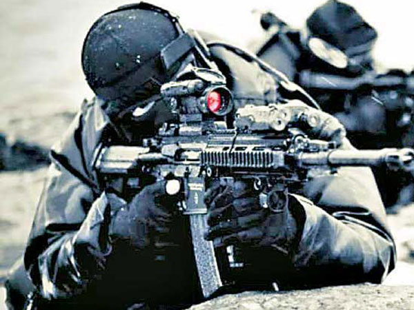 రెండు బృందాలుగా దాడులు