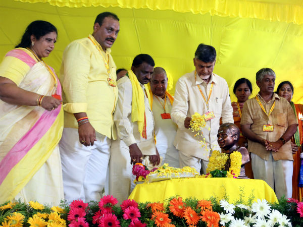 చిల్లర తీసుకోకుండా వెళ్లారు