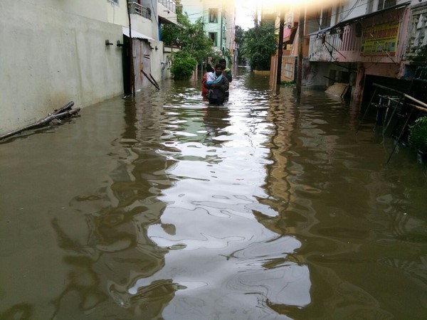 పోటెత్తిన వరద: పోటెత్తిన వరద: