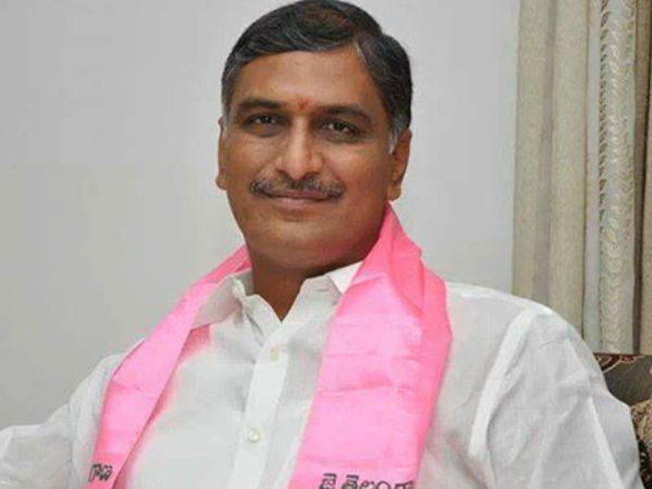 సిద్ధిపేటలో ఆగమేఘాలపై ఇలా మెడికల్ కళాశాలఒకవేళ గుత్తా సుఖేందర్ రెడ్డి చెప్పినట్లు జిల్లా కేంద్రాల్లో మెడికల్ కాలేజీలు ఏర్పాటు చేయడానికి ముందుకు వస్తే ఇప్పటివరకు ఇచ్చిన హామీలు ఎందుకు నిలుపుకోలేదో ముందు ఆయన వివరణ ఇవ్వాల్సి ఉంటుంది. నల్లగొండతోపాటు కరీంనగర్‌లో మెడికల్ కాలేజీ ఏర్పాటు చేస్తామన్న హామీ ఇచ్చిన సీఎం కేసీఆర్.. గతేడాది అక్టోబర్‌లో విజయదశమి సందర్భంగా కొత్త జిల్లా సిద్ధిపేట కేంద్రంగా ఆవిర్భవించిన నాడే కొత్త మెడికల్ కాలేజీ ఏర్పాటు చేస్తానని ప్రకటించారు. అంతే కాదు ఆగమేఘాలపై సిద్దిపేటలో మెడికల్ కాలేజీ ఏర్పాటుకు అవసరమైన చర్యలన్నీ జరుగుతున్నాయి. 