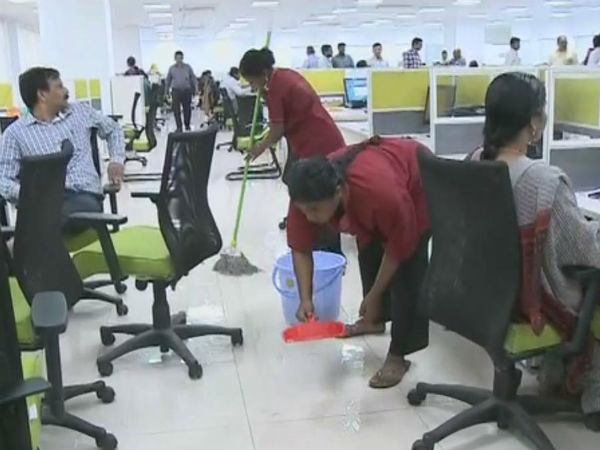 తెలంగాణ అధికారి పర్యవేక్షణలో పని చేయలేం