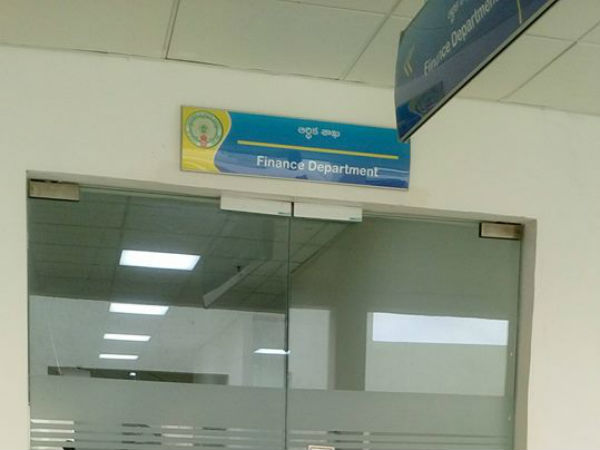 ఇంటీరియర్స్ పైన అసహనం