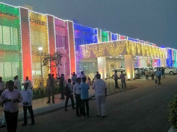 బస్సు షెల్టర్లు పూర్తి చేయాలని