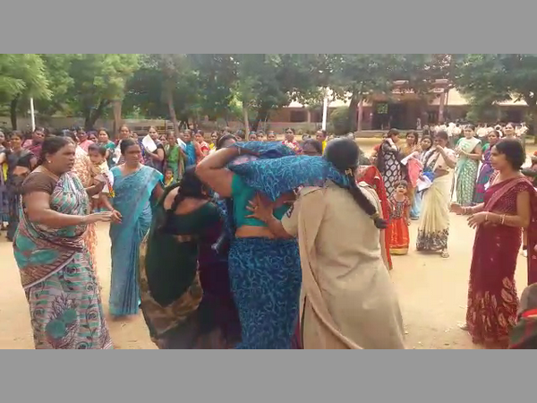 మహిళలు గొడవ పడ్డారు