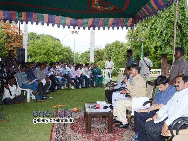 చచ్చిపోతానని బెదిరింపు చచ్చిపోతానని బెదిరింపు