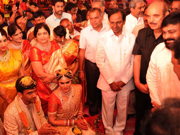 పెళ్లికి హాజరైన ప్రముఖులు