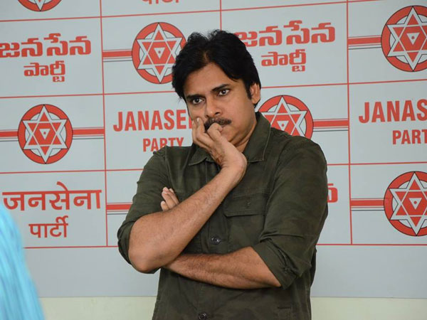 అలిగి వెళ్లిపోయిన పవన్: