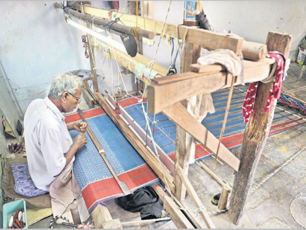 తమ పట్ల సర్కార్ నిర్లక్ష్యంపై నేత కార్మికులు ఇలా