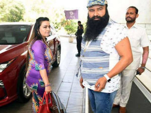 బాబాకు, తనకు మధ్య సంబంధంపై వార్తలపై బాధపడ్డ హనీప్రీత్