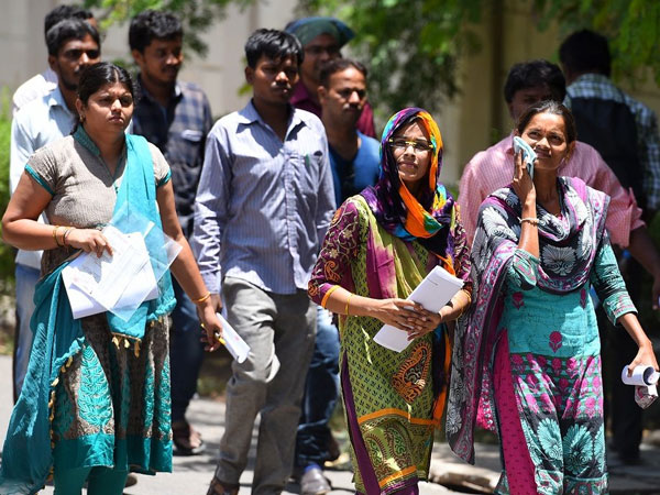 రాష్ట్ర ప్రభుత్వం మార్గదర్శకత్వం వహించాలని అభ్యర్థనలు