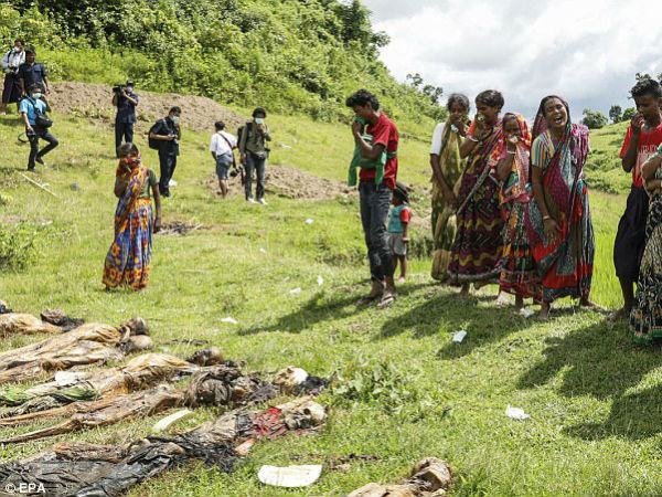 గుంపుగా నిలబెట్టి.. గొంతులు కోశారు..