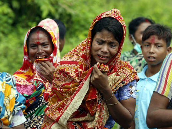 మహిళలు చూస్తుండగానే ఊచకోత...
