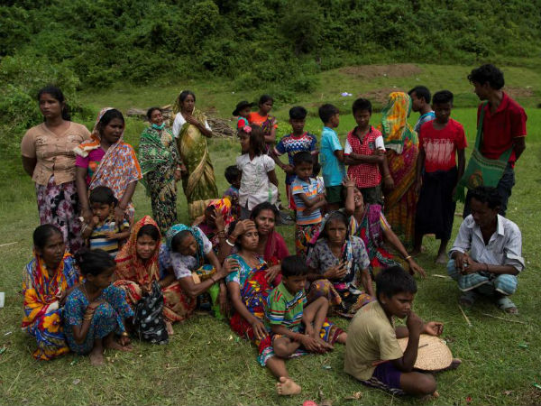 వంద మందిని కొండల్లోకి తీసుకెళ్లి...