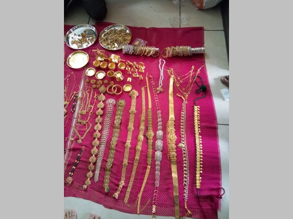 బ్లాంక్ చెక్ ఎందుకు ఇచ్చారు