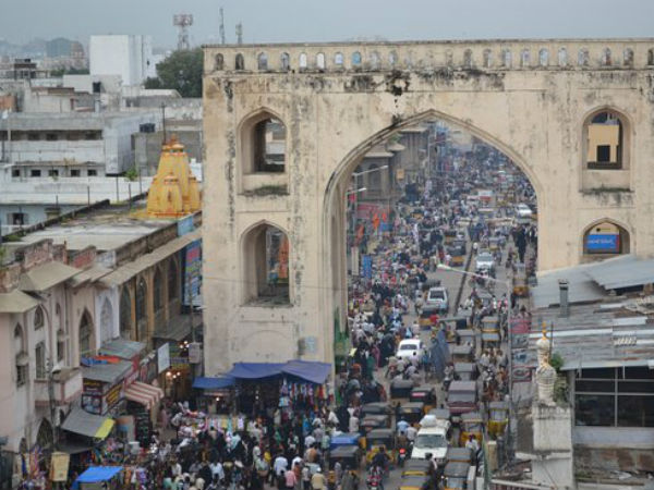 తప్పుడు పత్రాలతో: