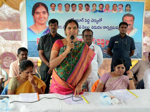 కలెక్టరేట్ అక్కడే నిర్మించాలని: