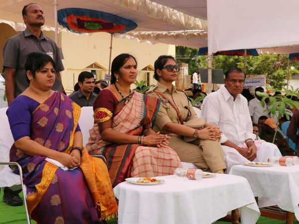 నిబంధనలకు విరుద్దంగా పద్మా దేవెందర్ రెడ్డి: