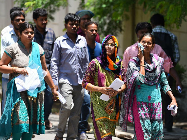 న్యాయం చేయాలని కోరుతున్న అభ్యర్థులు