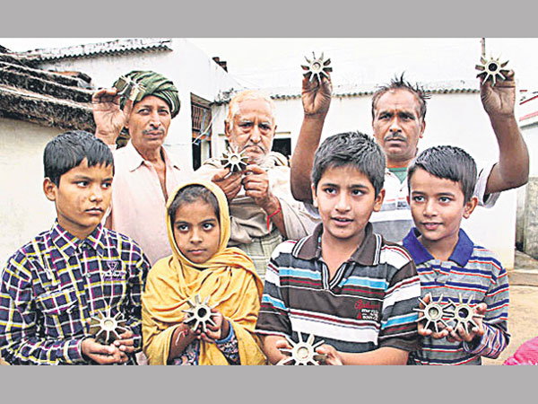 Border villagers want PM to spend an evening with them