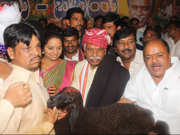 అగ్రకులాలకు మోడీ పెద్దపీట అగ్రకులాలకు మోడీ పెద్దపీట